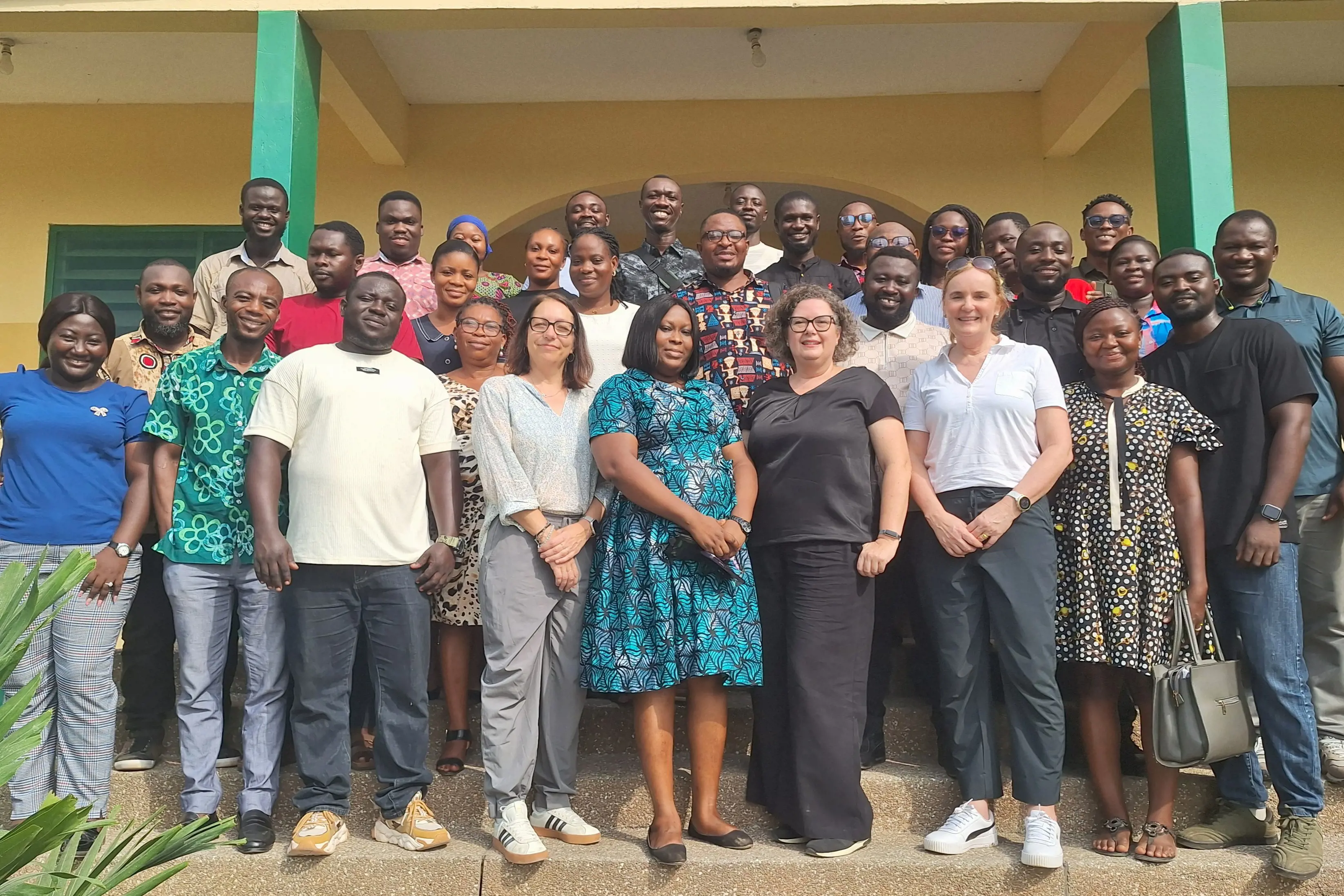Wiltrud Weidinger, Corinne Pernet und Eliane Burri with the management team of CfC and other workshop participants.