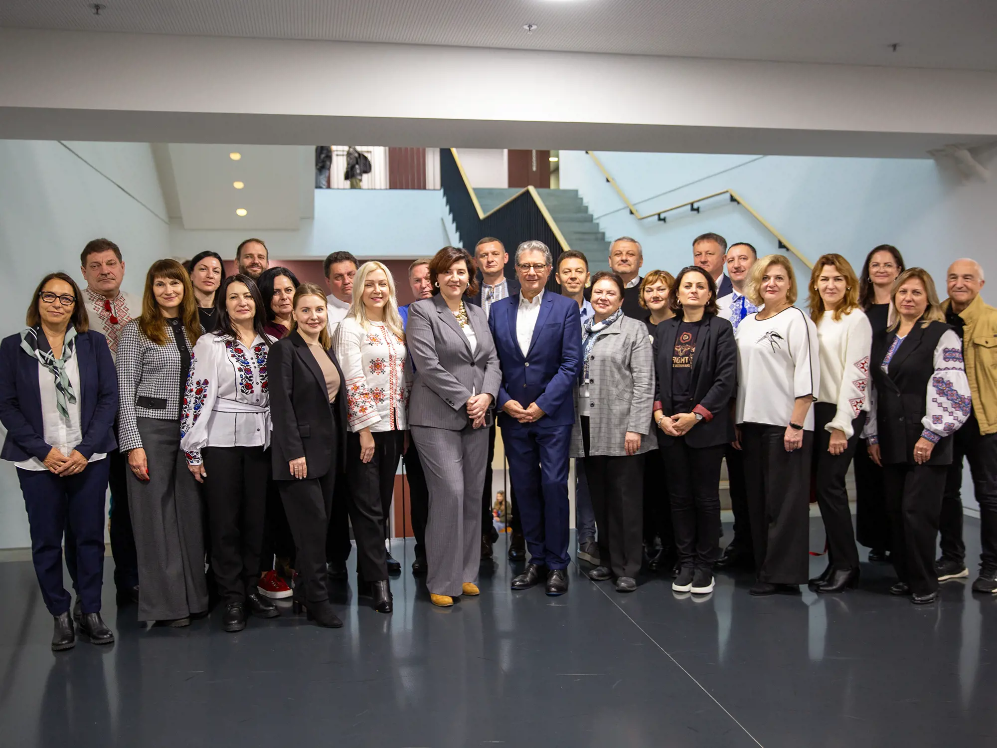 Die Delegation aus der Ukraine mit Vertreter:innen der PH Zürich und der Deza.